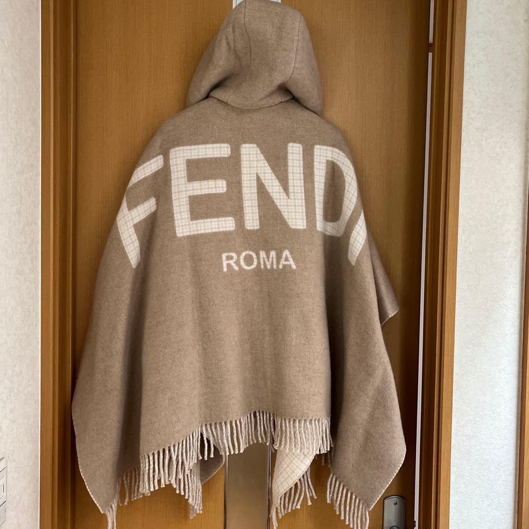 FENDI フード付きポンチョ ベージュ
