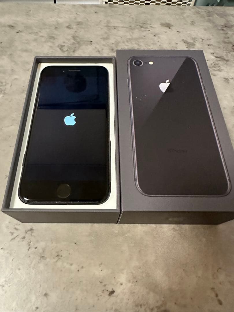 iPhone 8 256GB 本体
