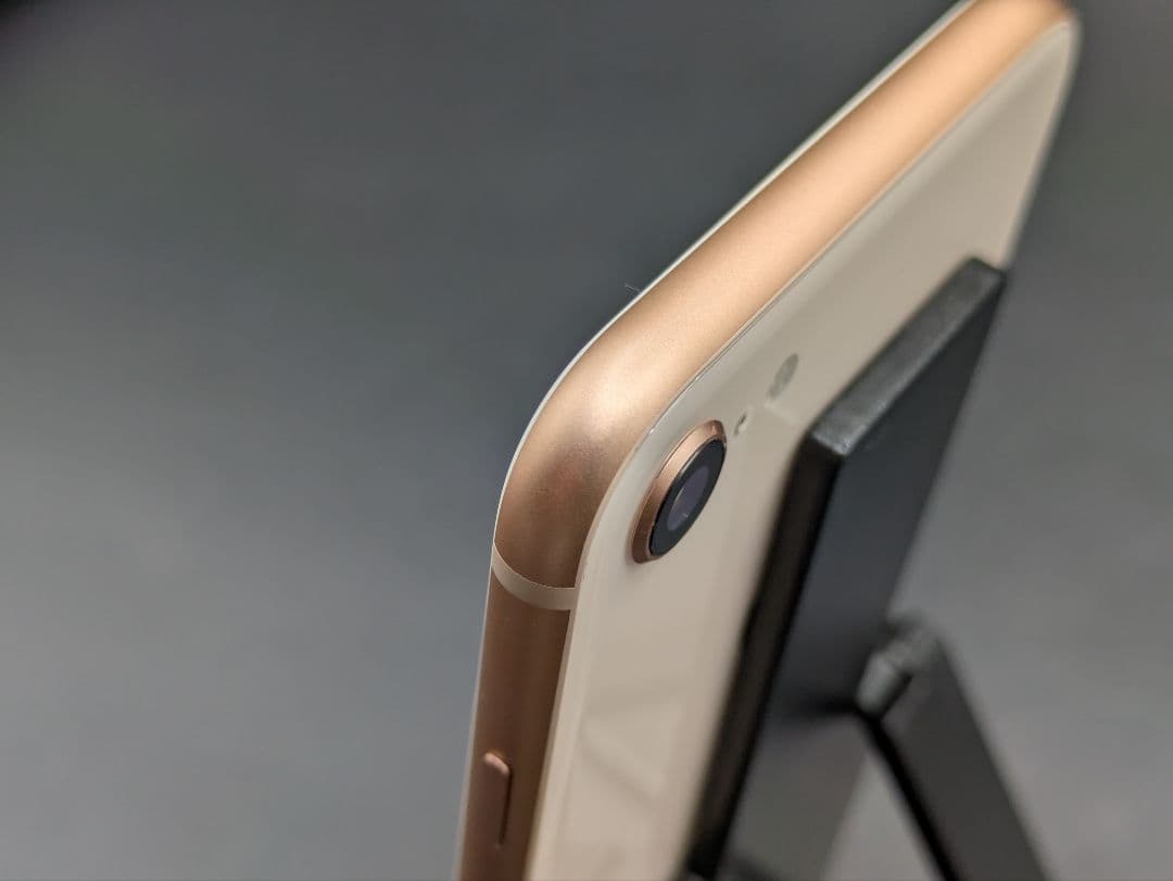 Apple iPhone 8 本体 64GB ゴールド