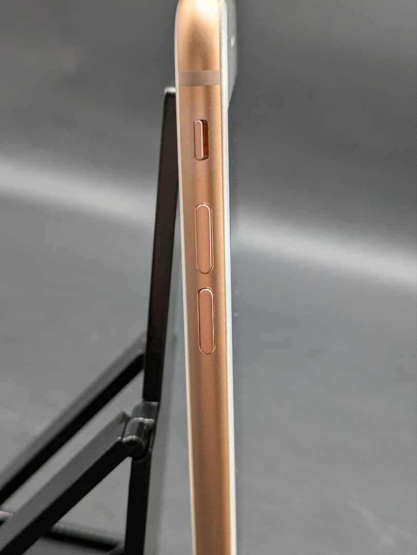 Apple iPhone 8 本体 64GB ゴールド