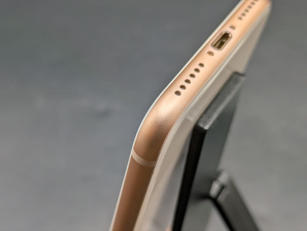 Apple iPhone 8 本体 64GB ゴールド