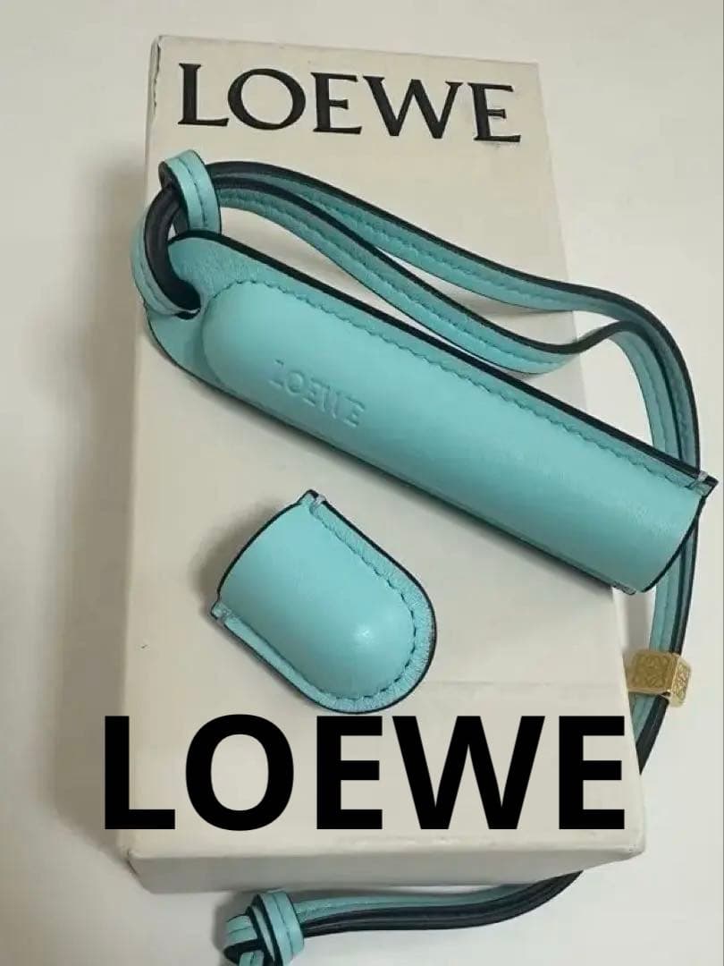 美品☆LOEWE レザー チャーム ライトブルー　香水　ロエベ