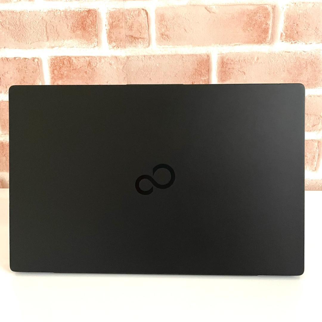 ★大特価商品★ 美品 大バッテリー 2021年製 超軽量831g 富士通 NN3