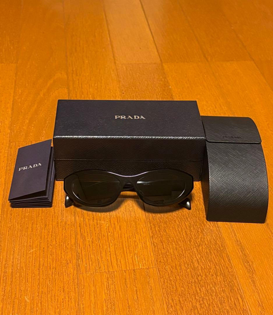 PRADA キャットアイ　シンボル　サングラス