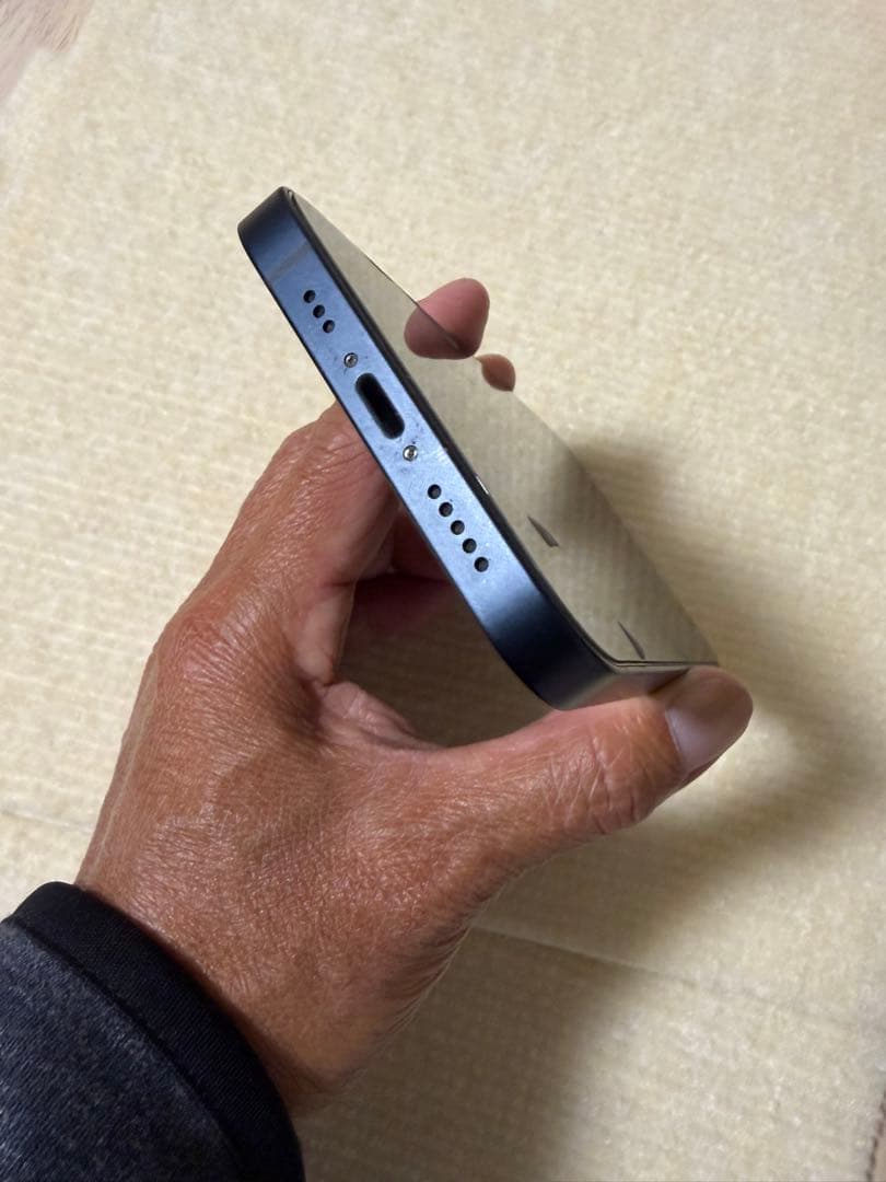 ①Apple iPhone 13 ミッドナイト