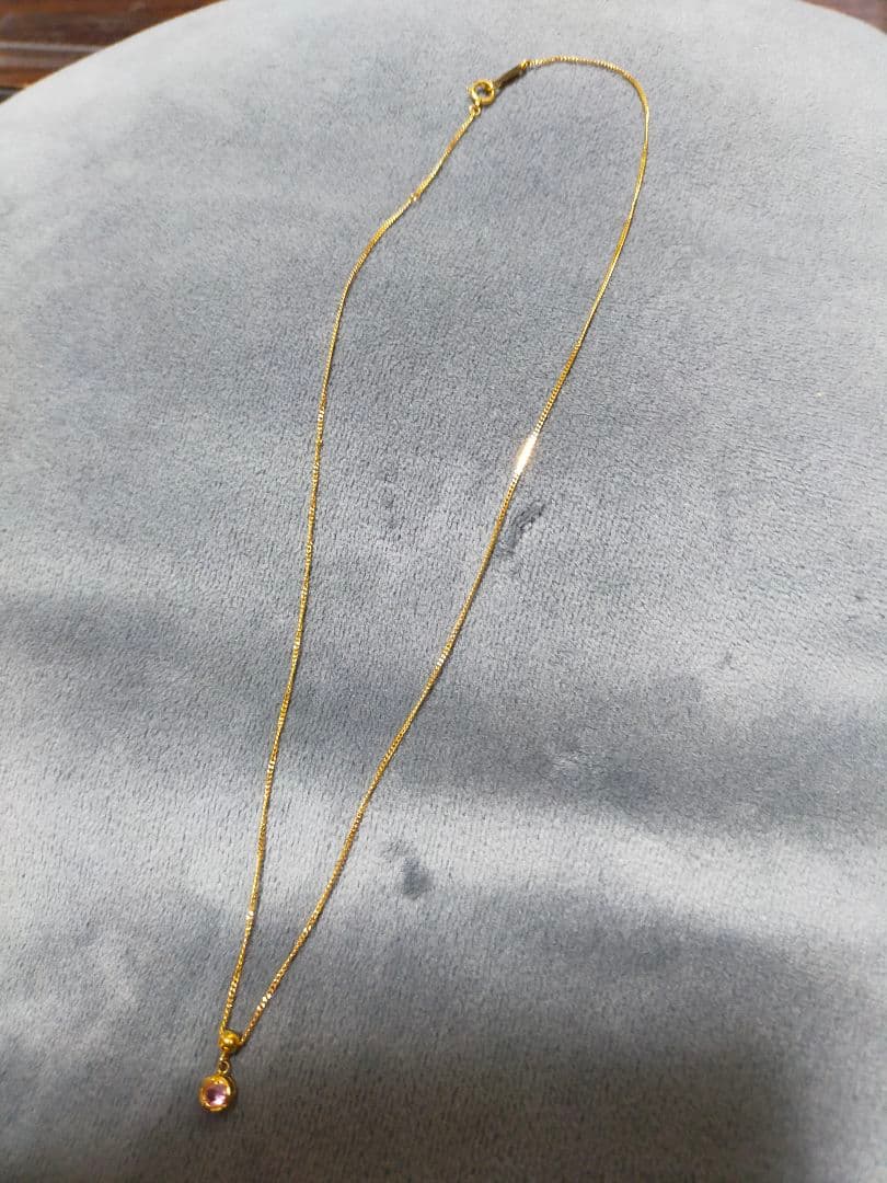 18金ネックレス ピンクの宝石付き