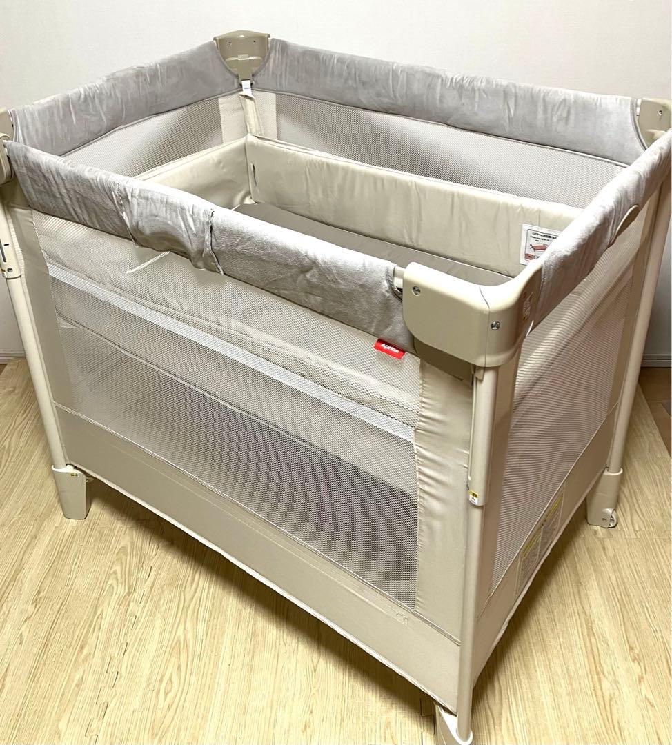 美品 送料無料 たためるベビーベッド ココネルエアープラス AB