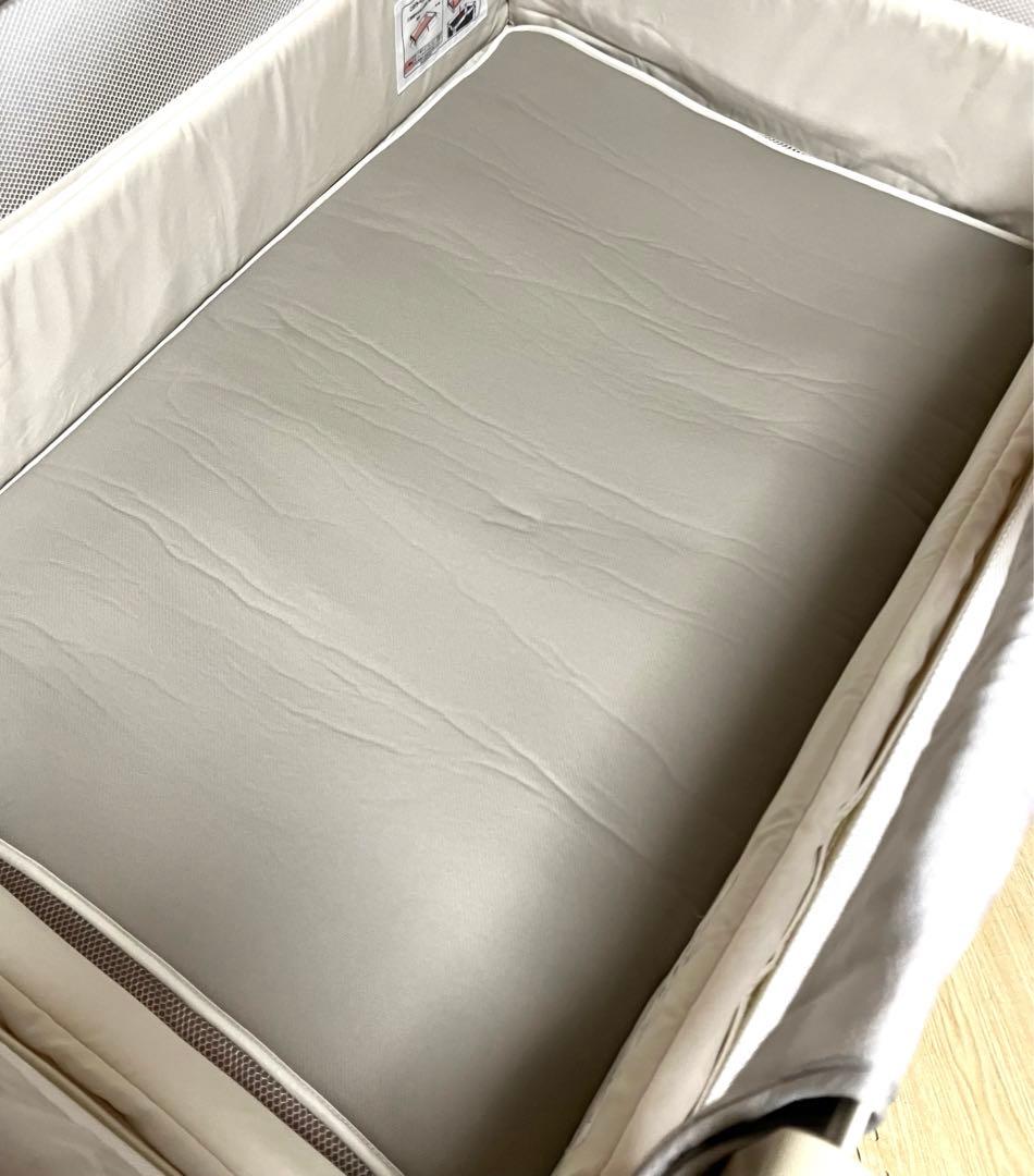 美品 送料無料 たためるベビーベッド ココネルエアープラス AB