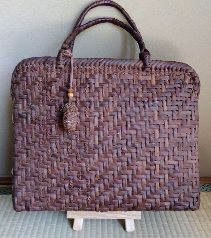 T*I様 美品　　工芸品　山葡萄　網代編み　 かごバッグ 　どんぐりチャーム付