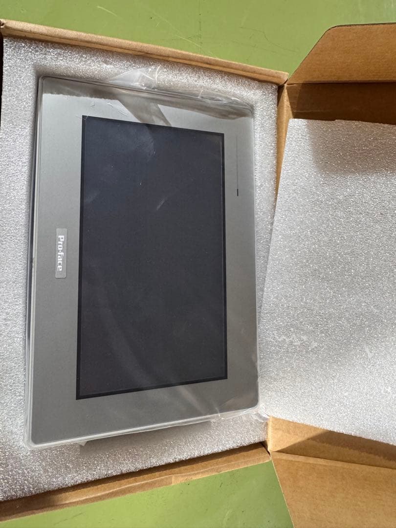 新品未使用 Pro-face タッチパネル　PFXSTM6400WADE