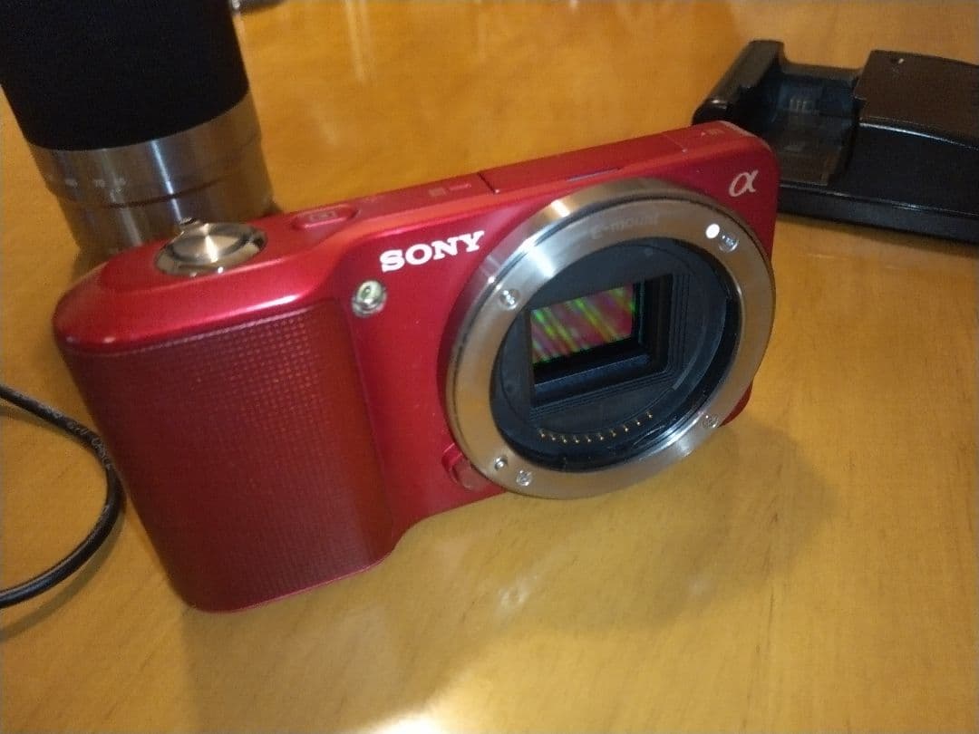 Sony NEX-3 レッド 望遠レンズ付き 18-200mm