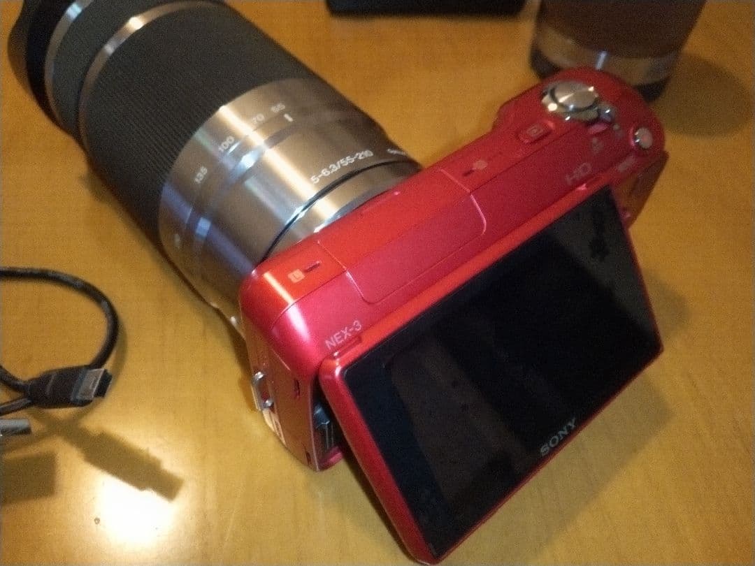 Sony NEX-3 レッド 望遠レンズ付き 18-200mm