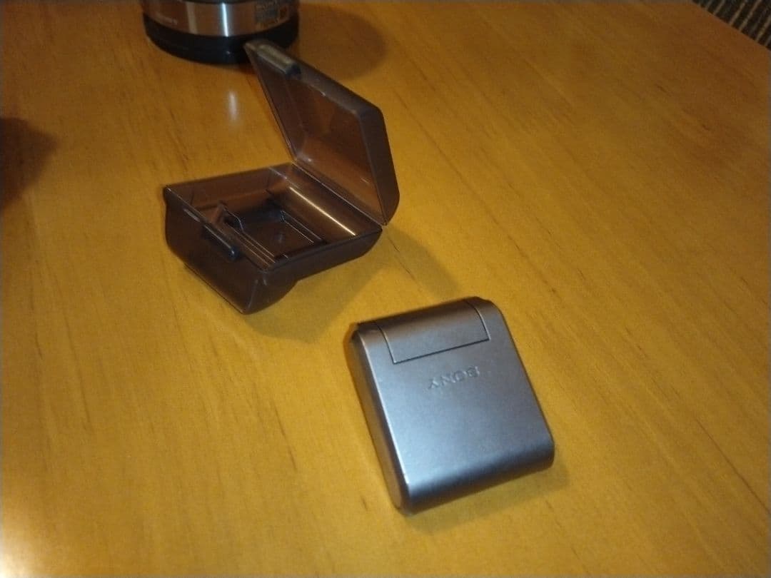 Sony NEX-3 レッド 望遠レンズ付き 18-200mm