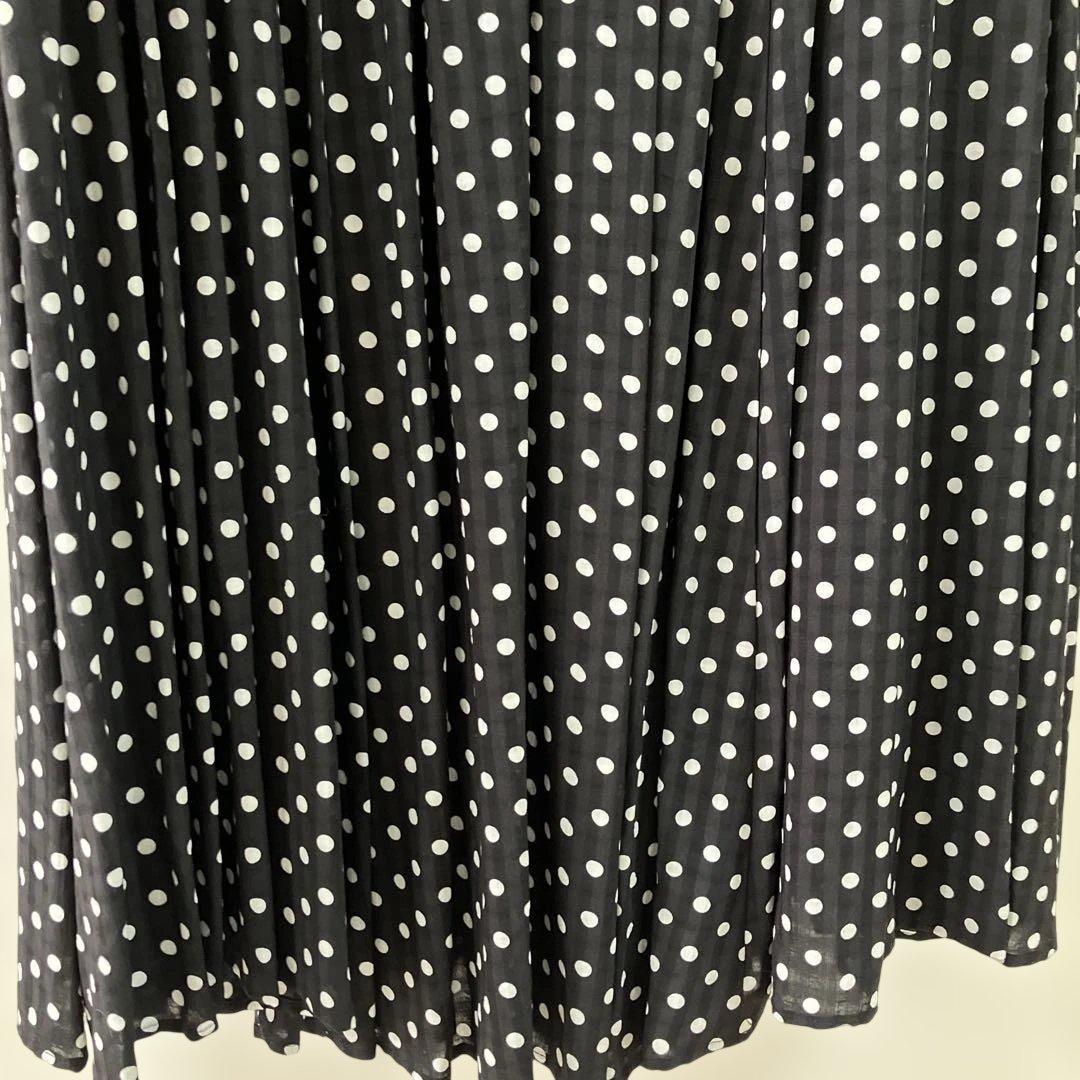 新品未使用 ビアズリー 水玉模様の長袖フレアワンピース