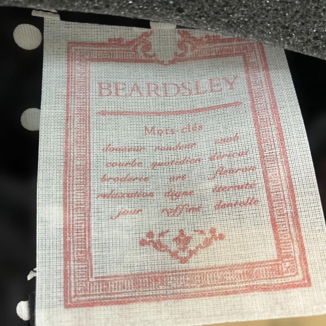 新品未使用 ビアズリー 水玉模様の長袖フレアワンピース