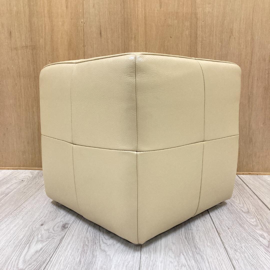 IDC大塚家具　総革　スツール　オットマン ベージュ系