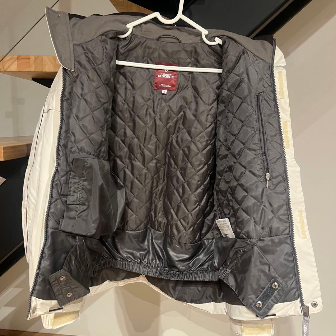 値下げ【未使用に近い】DESCENTE ダウンスキーウェア　スノーボードウェア
