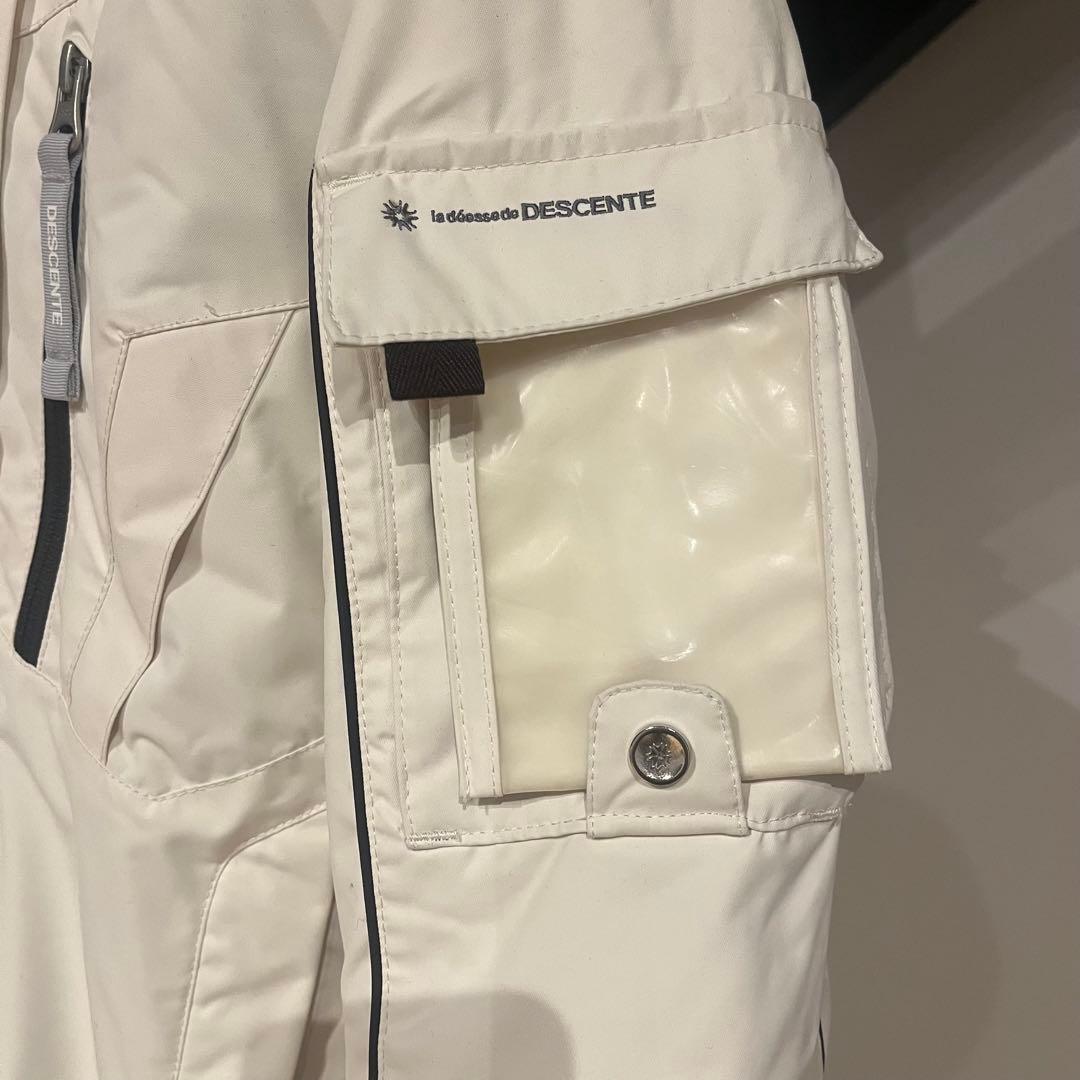 値下げ【未使用に近い】DESCENTE ダウンスキーウェア　スノーボードウェア