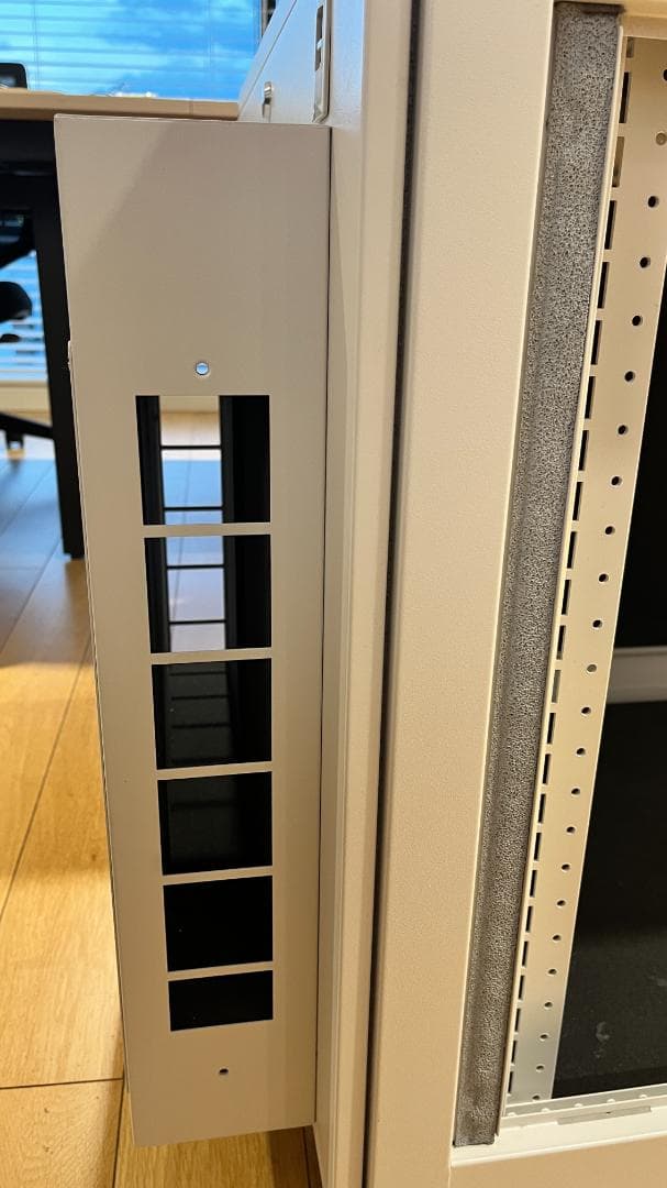 東京　直接引取　静音サーバーラック「W600×H669×D1,000」