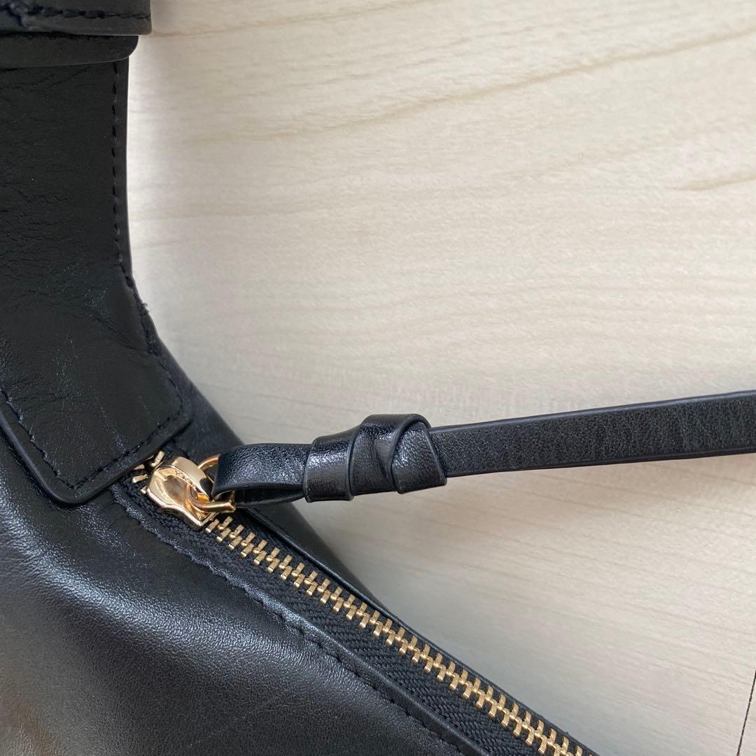 【2.718】スリーククロスボディバッグ