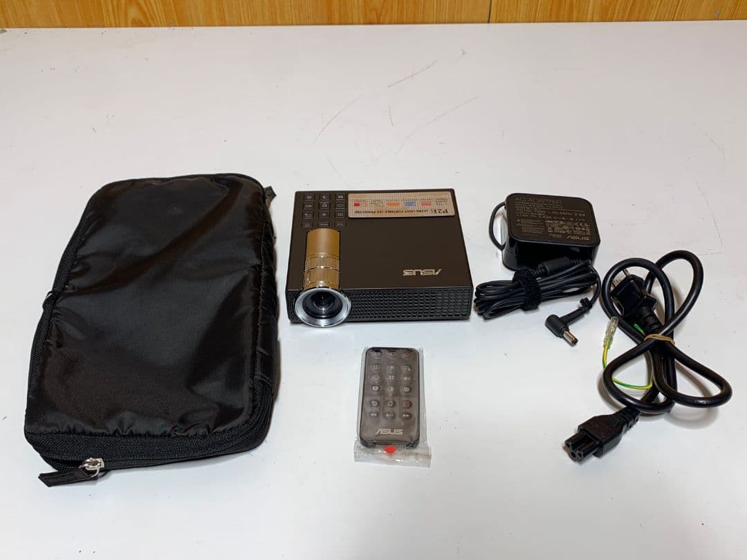 ASUS LED P2E プロジェクターリモコン付き ブラック