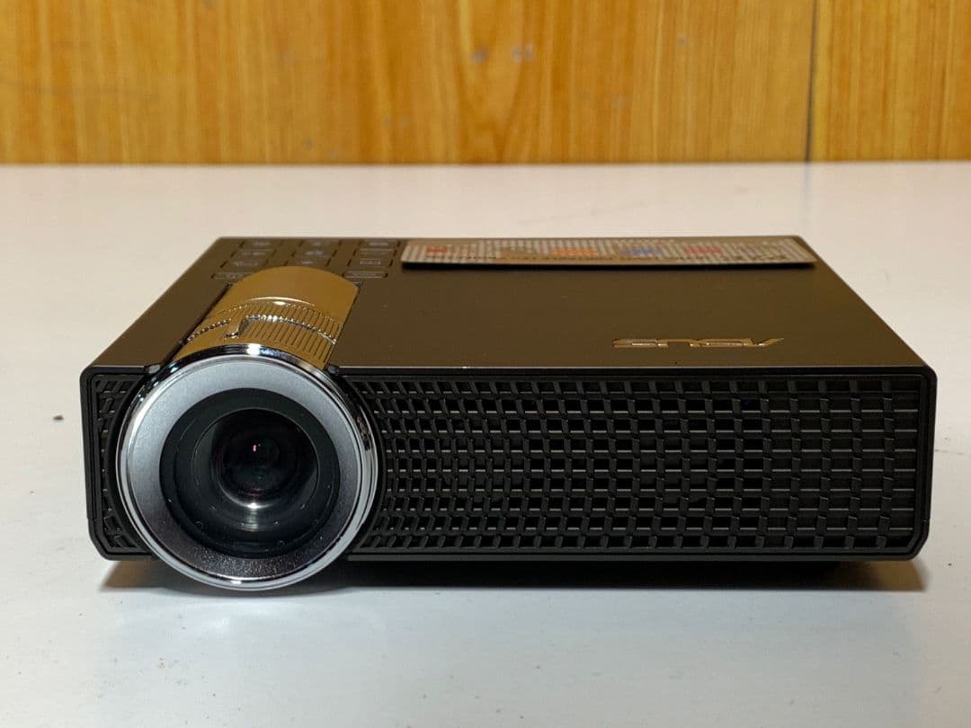 ASUS LED P2E プロジェクターリモコン付き ブラック