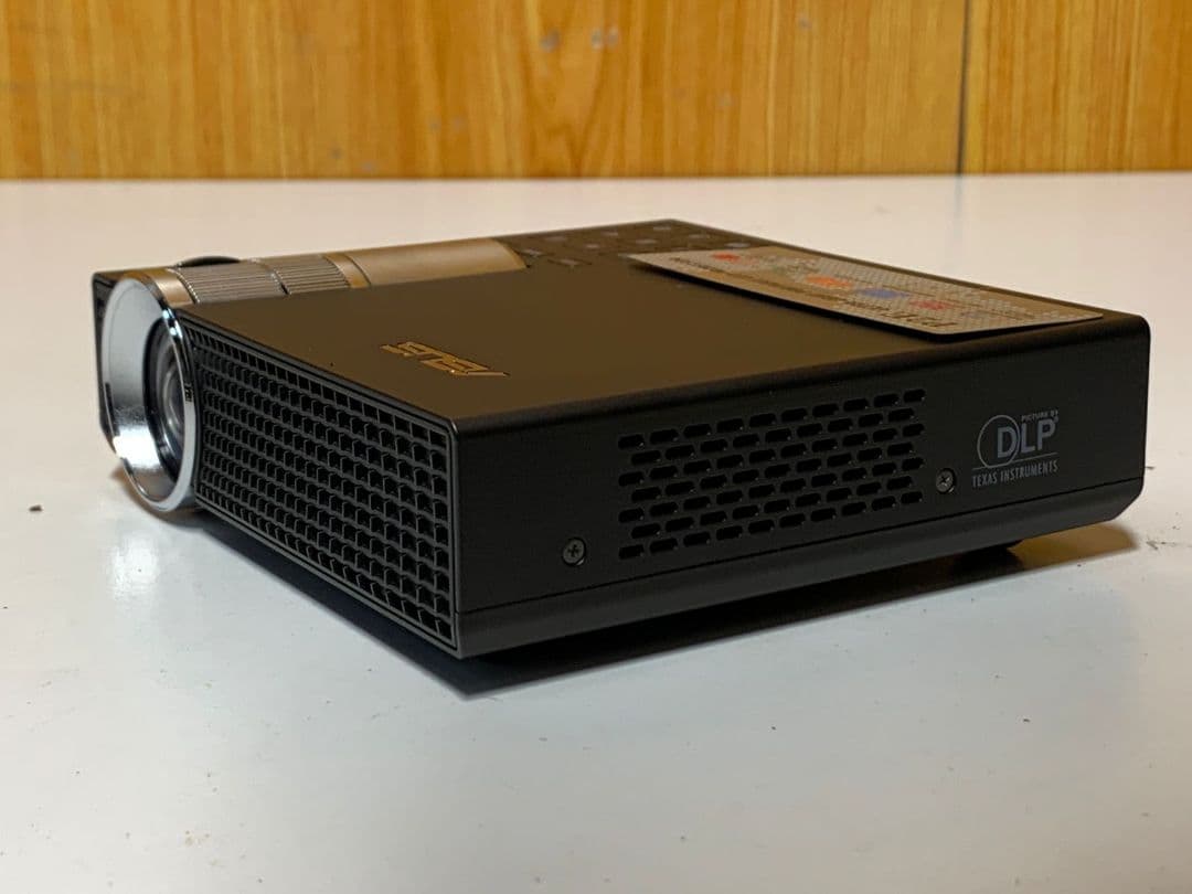 ASUS LED P2E プロジェクターリモコン付き ブラック