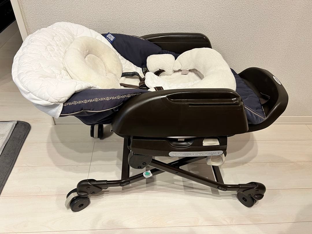 Combi ネムリラオートスウィング　BEDi