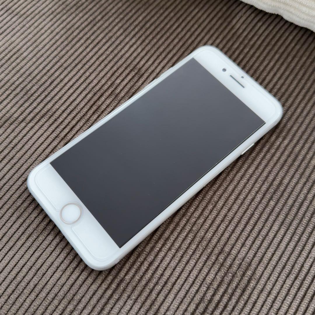 極美品　iPhone7 32GB シルバー　本体