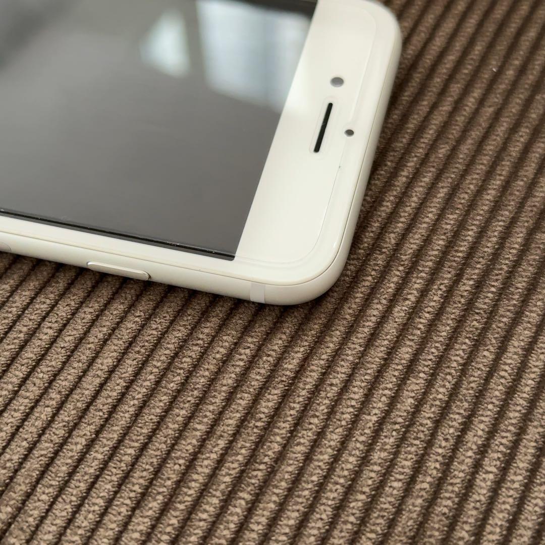 極美品　iPhone7 32GB シルバー　本体