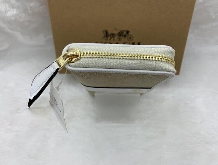 新品未使用コーチ長財布ベージュシグネチャーレディースメンズ送料無料即日発送