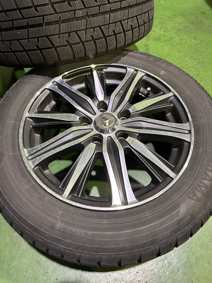 ノア 80ヨコハマスタッドレスタイヤ16インチ