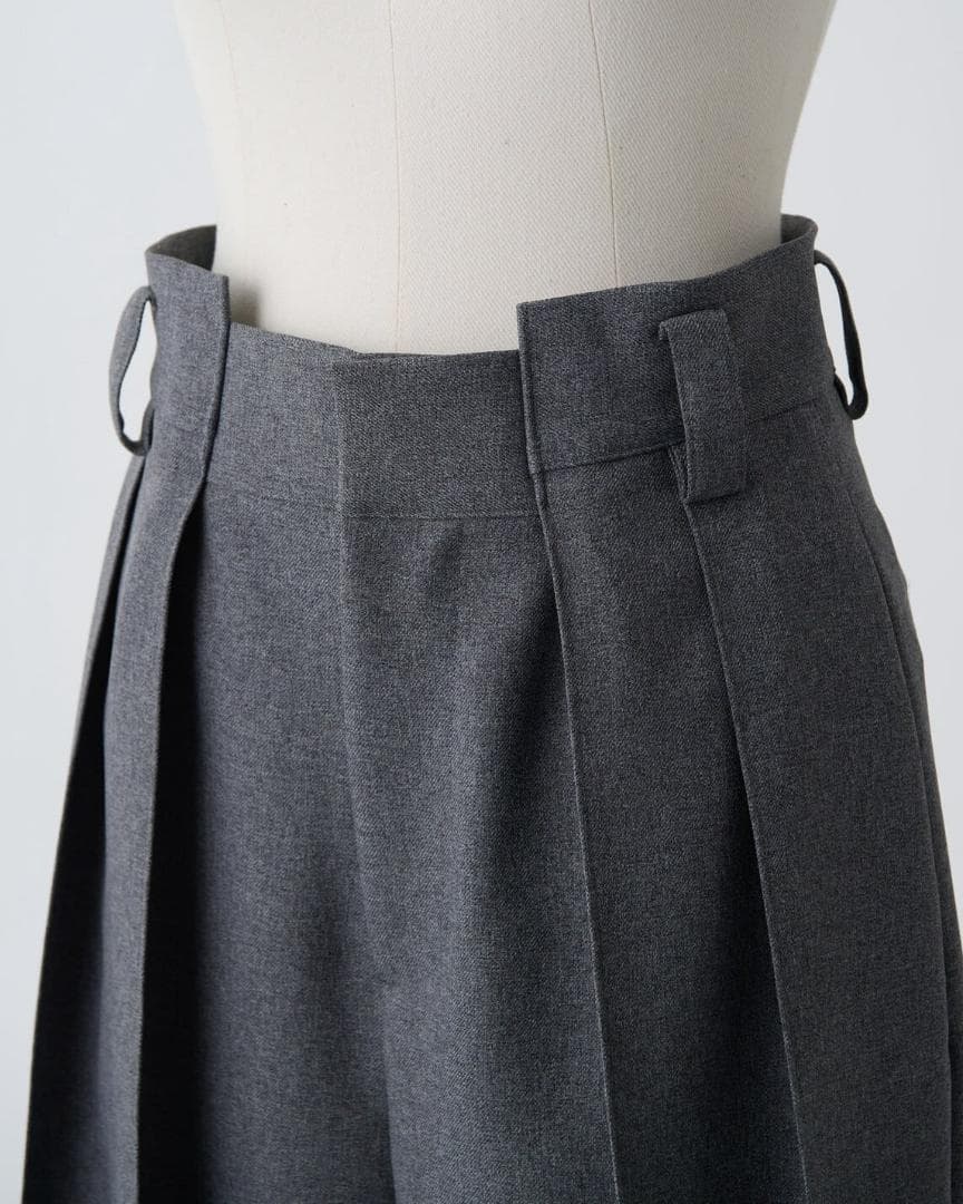 シーニュ cygne　ハイウエストタックワイドパンツ Lara　チャコールグレー