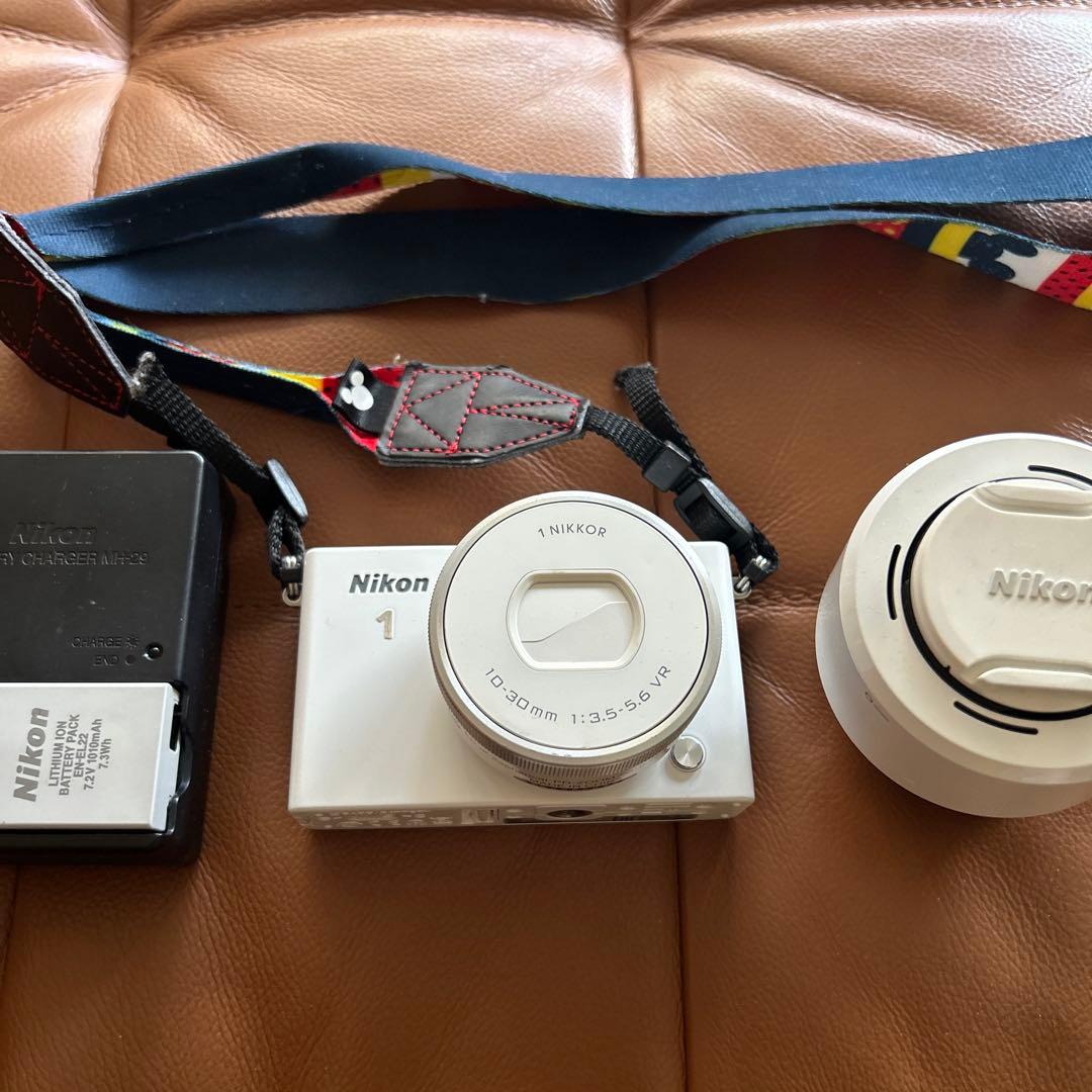 Nikon 1 ホワイト デジタルカメラ 本体　レンズ付き