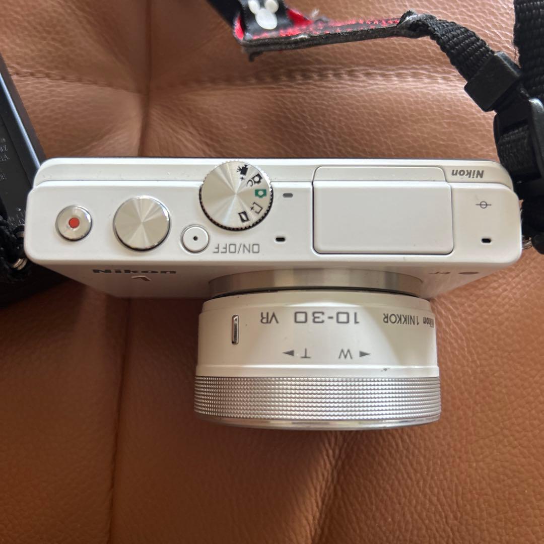 Nikon 1 ホワイト デジタルカメラ 本体　レンズ付き