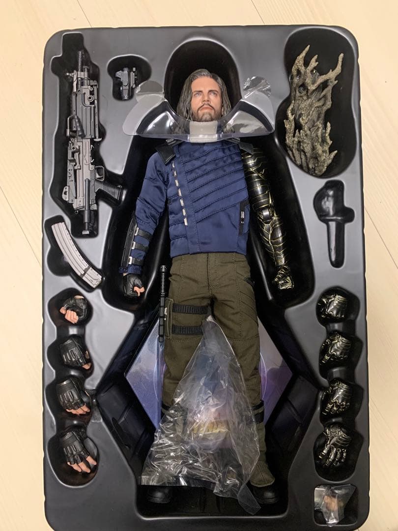 BUCKY BARNES アベンジャーズ ホットトイズ　バッキー