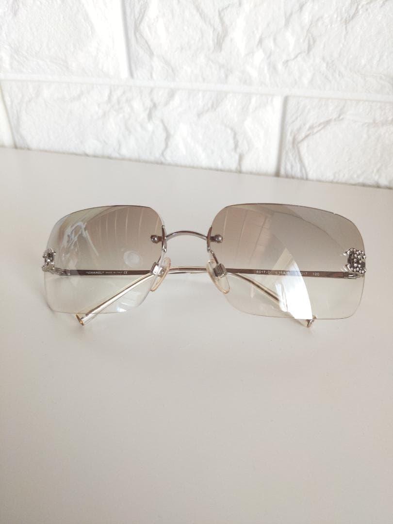 CHANEL シルバーグレー ストーン付き サングラス【レア】【人気色】【美品】