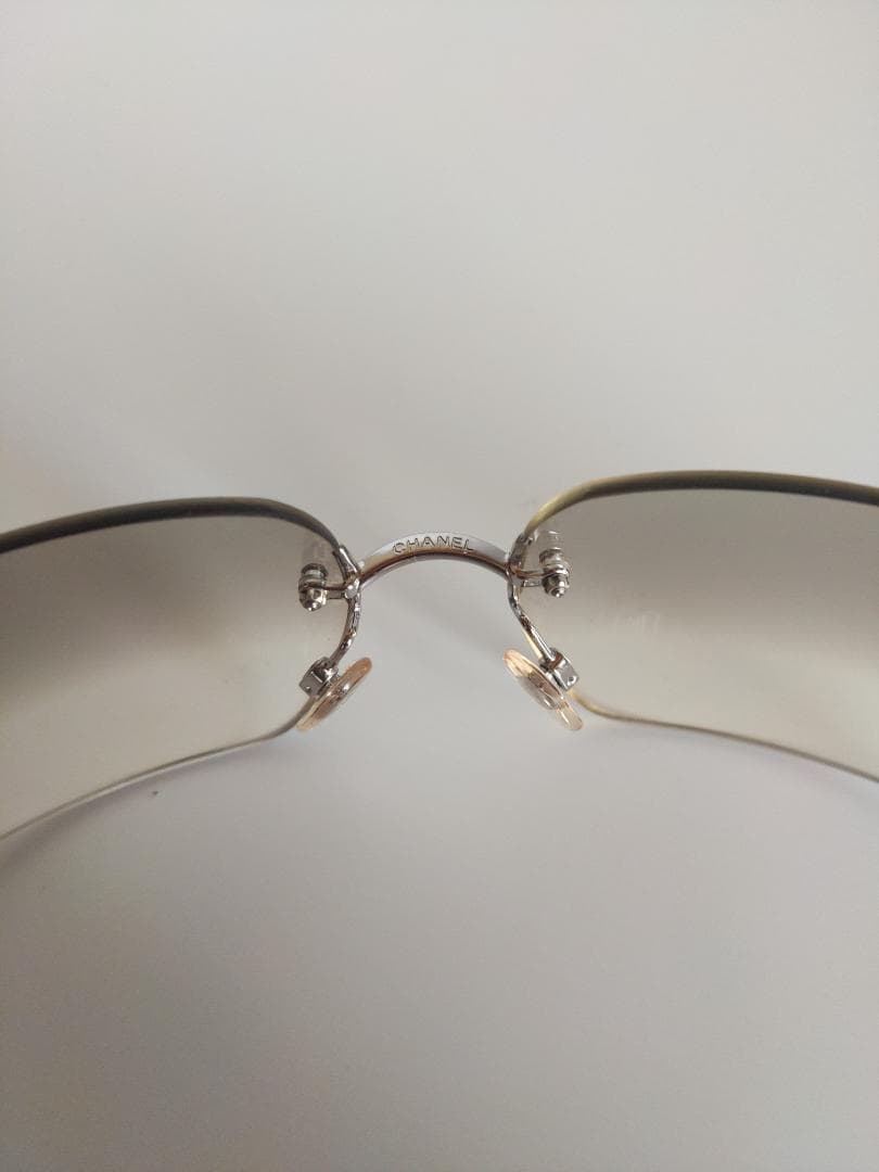 CHANEL シルバーグレー ストーン付き サングラス【レア】【人気色】【美品】