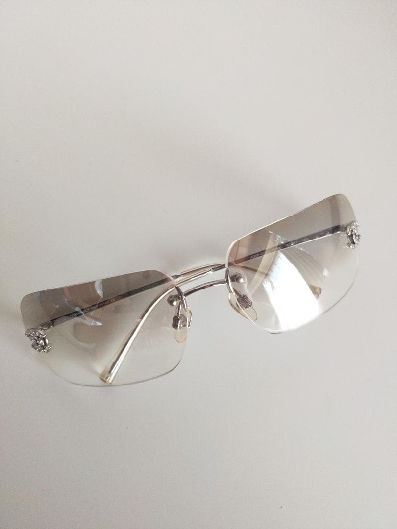 CHANEL シルバーグレー ストーン付き サングラス【レア】【人気色】【美品】