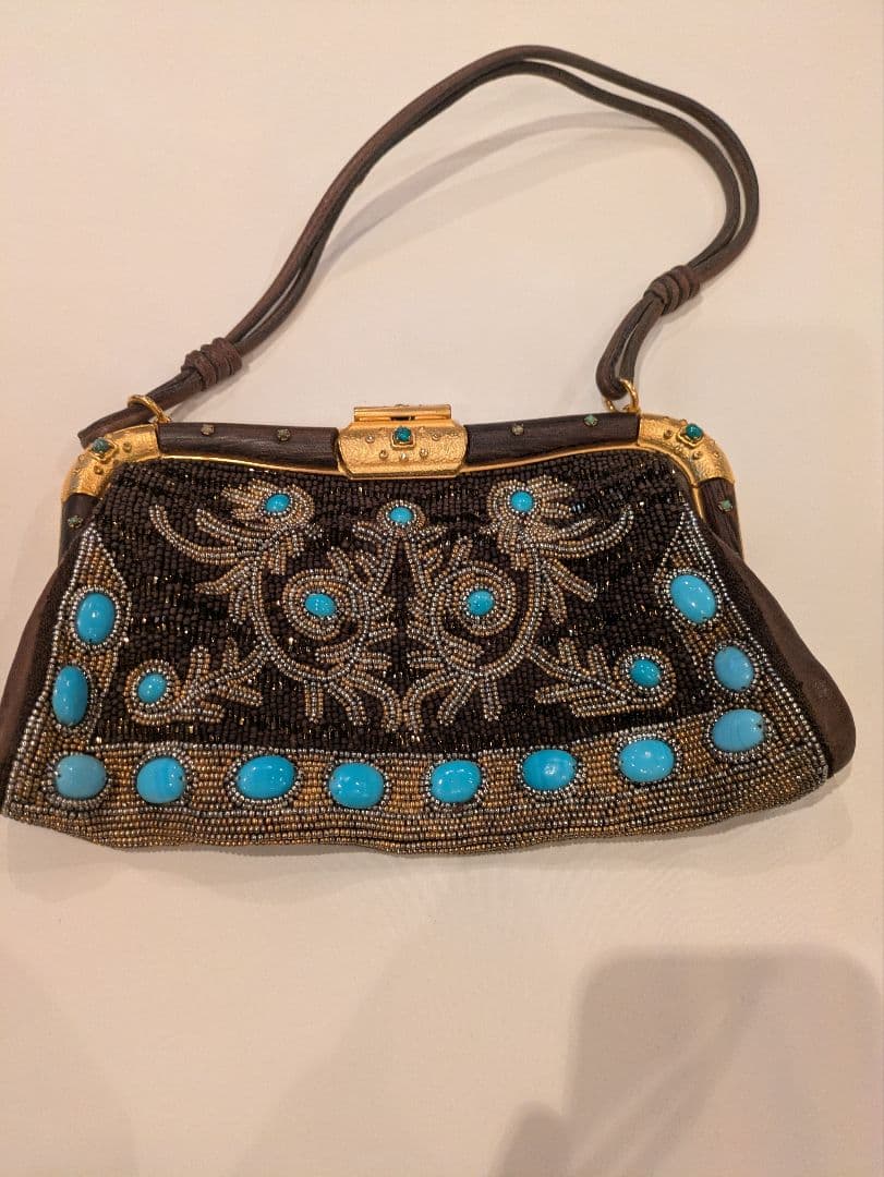 エレガントなビーズ装飾パーティーバッグ