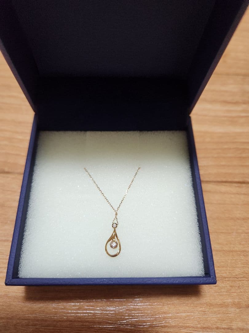 Vendome Aoyama ドロップ型ネックレス