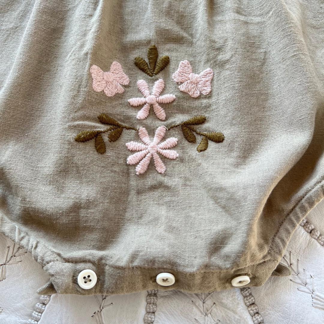 Apolina 刺繍入りロンパース L 18~24M