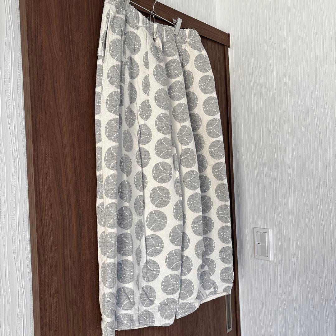 ドット柄カジュアルパンツ グレーとホワイト