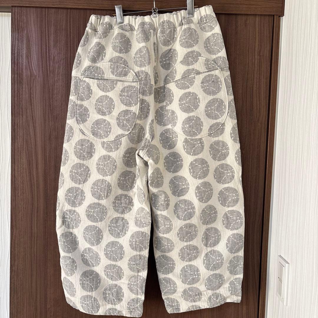 ドット柄カジュアルパンツ グレーとホワイト