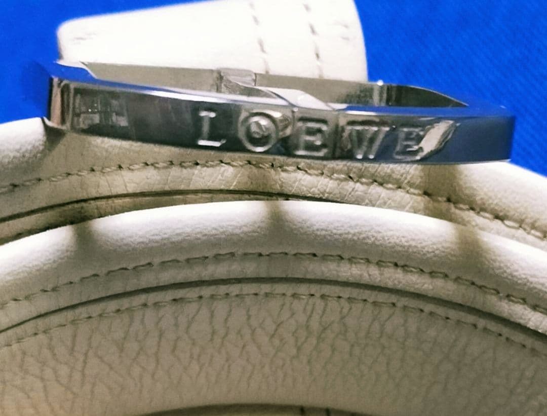 ✨特選品✨《LOEWE》✨ホワイト本革ベルト シルバーバックル 白ステッチベルト