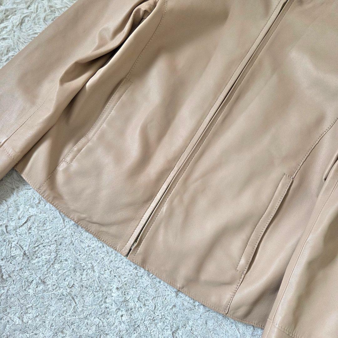 21年モデル 美品 23区 ラムレザー ノーカラージャケット 40 L ベージュ