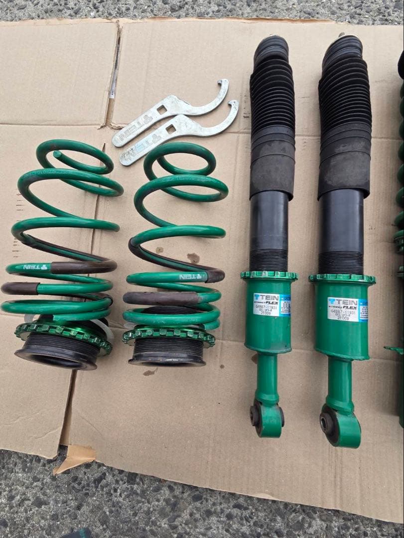 HONDA フリード　GB3 TEIN サスペンションキット　車高調