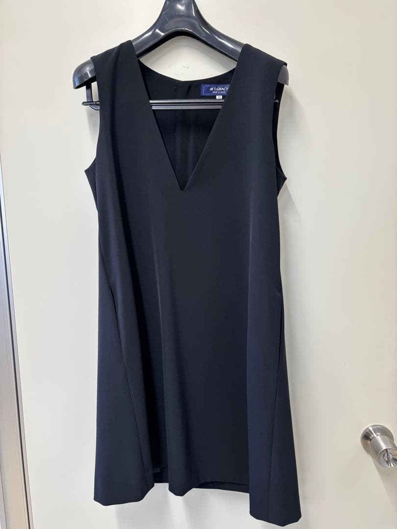 新品M'S GRACY ブラック Vネック ジレ38 後ろボタン