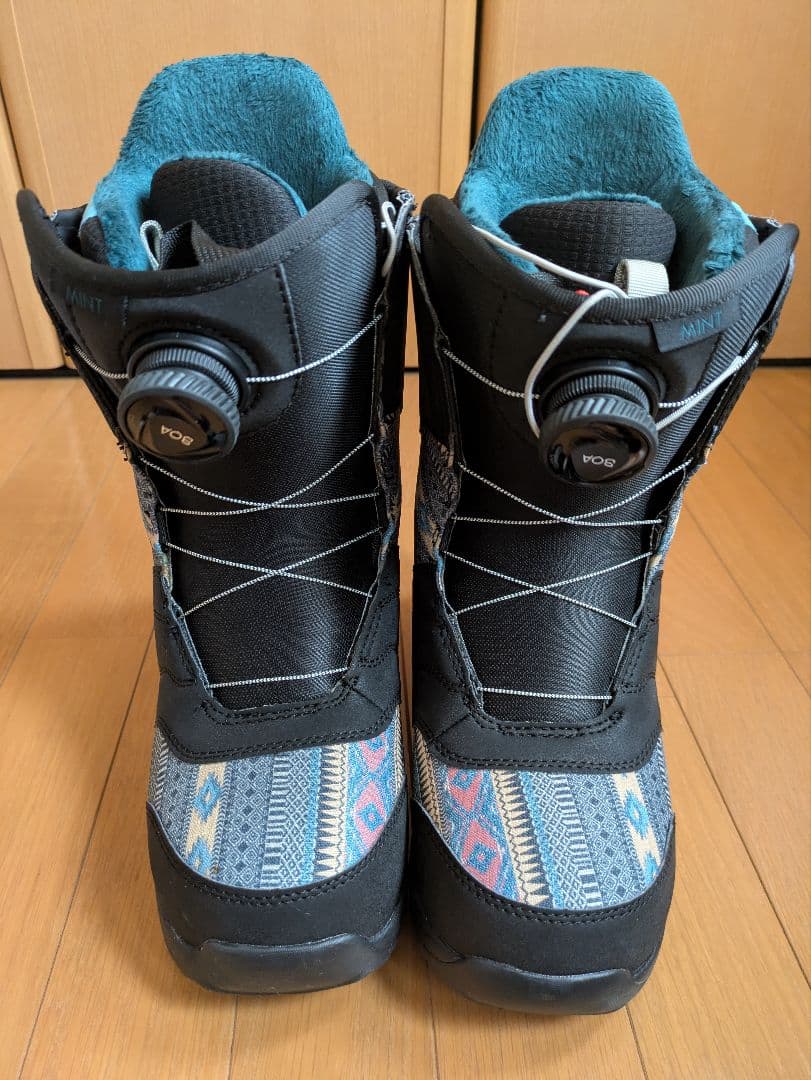 美品　女性用スノーボードブーツ BUDTON ブラック/マルチカラー