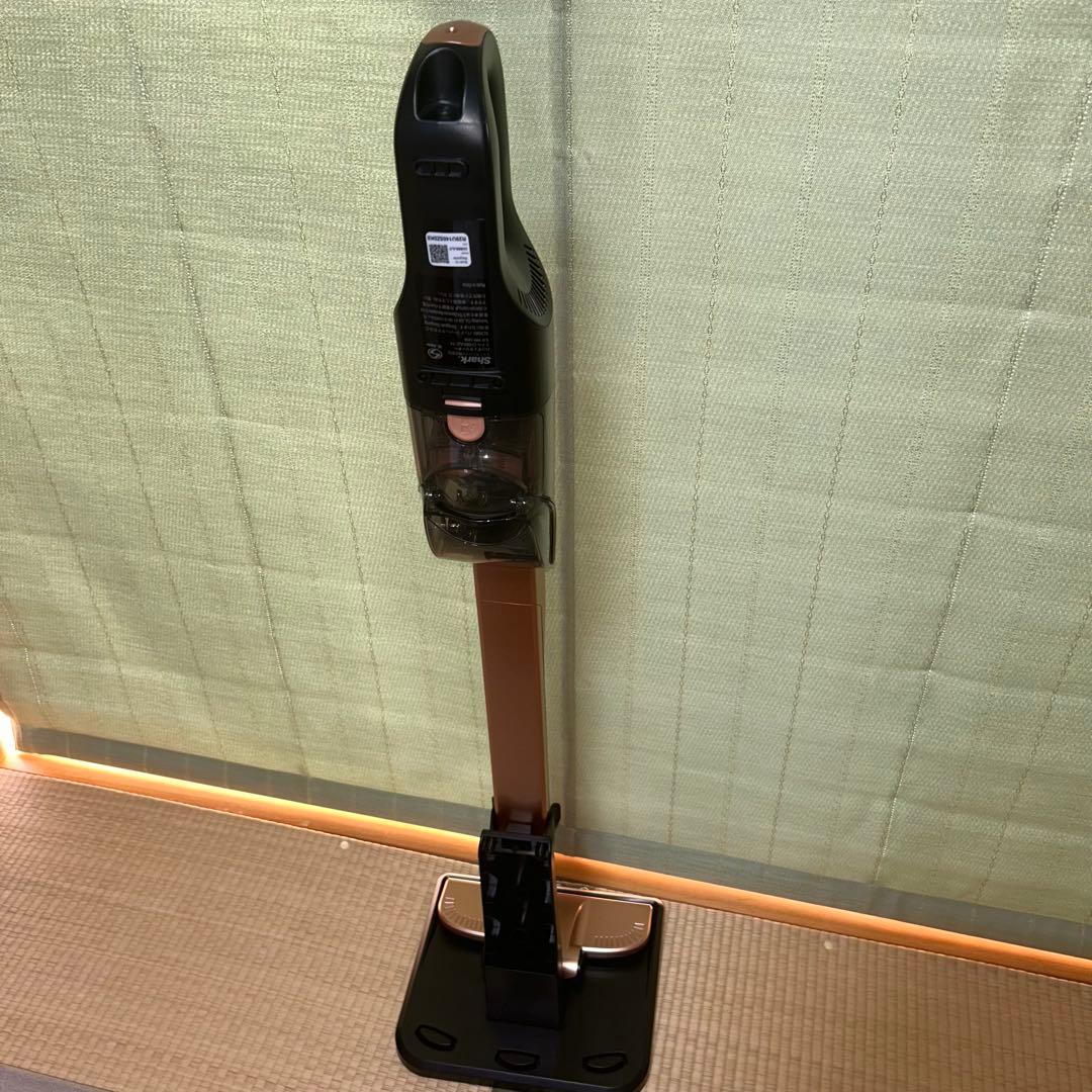 【美品｜通電確認済み】shark シャーク 充電式サイクロンスティッククリーナー
